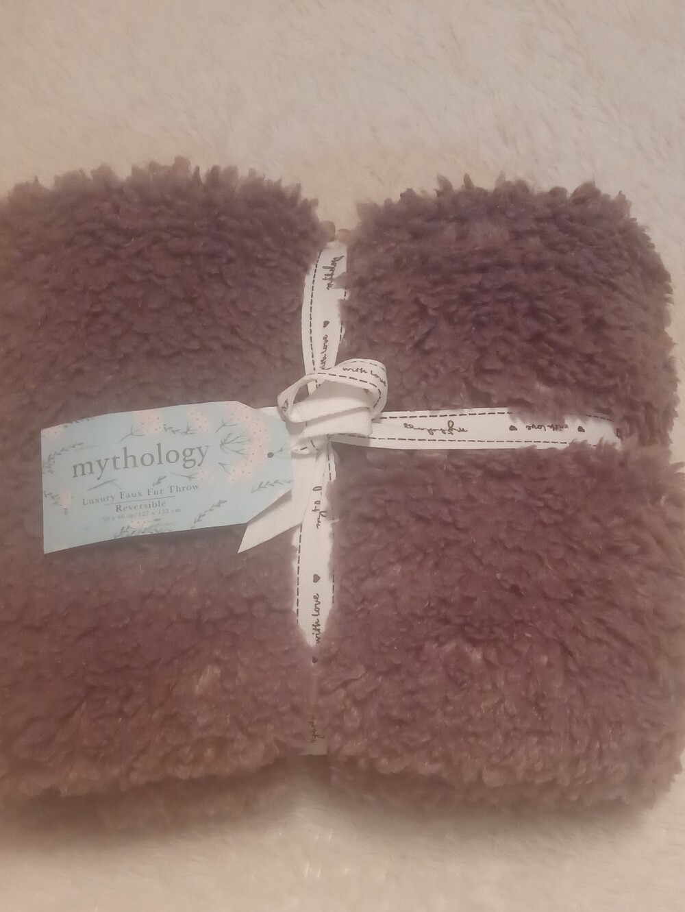 Luxury Faux Fur Throw....❤️ Dorm Life 50x60 NWT 🥰